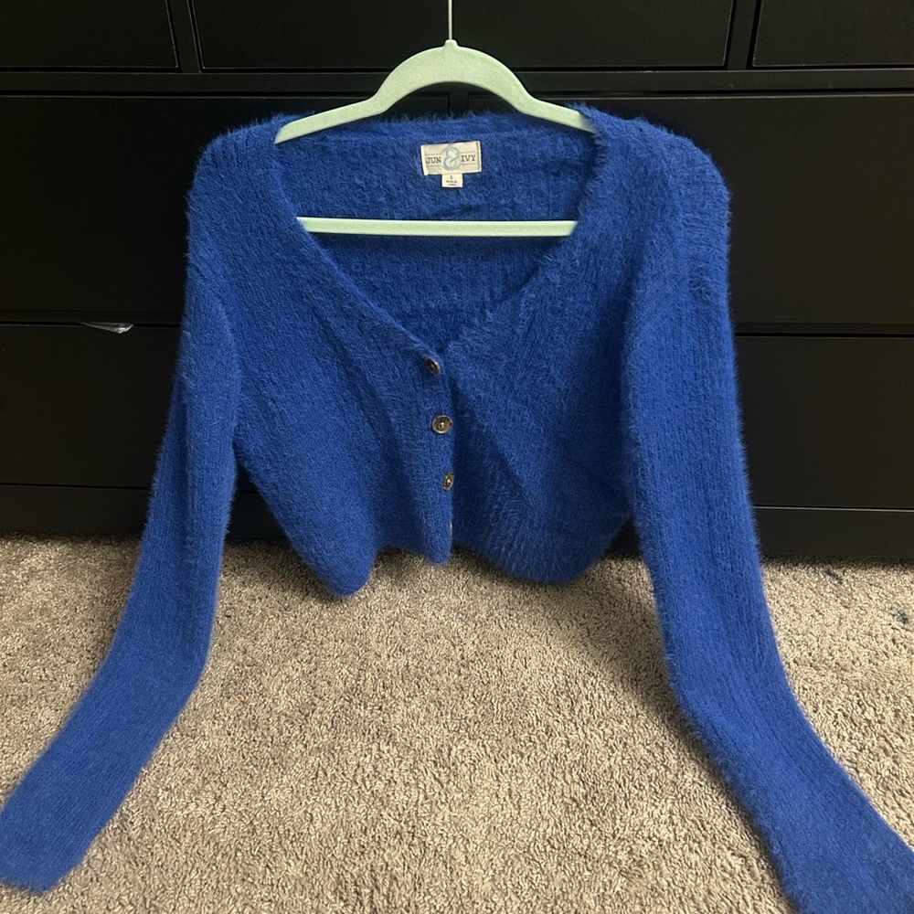 Carbon Blue Cropped Cardigan with Long Sleeves